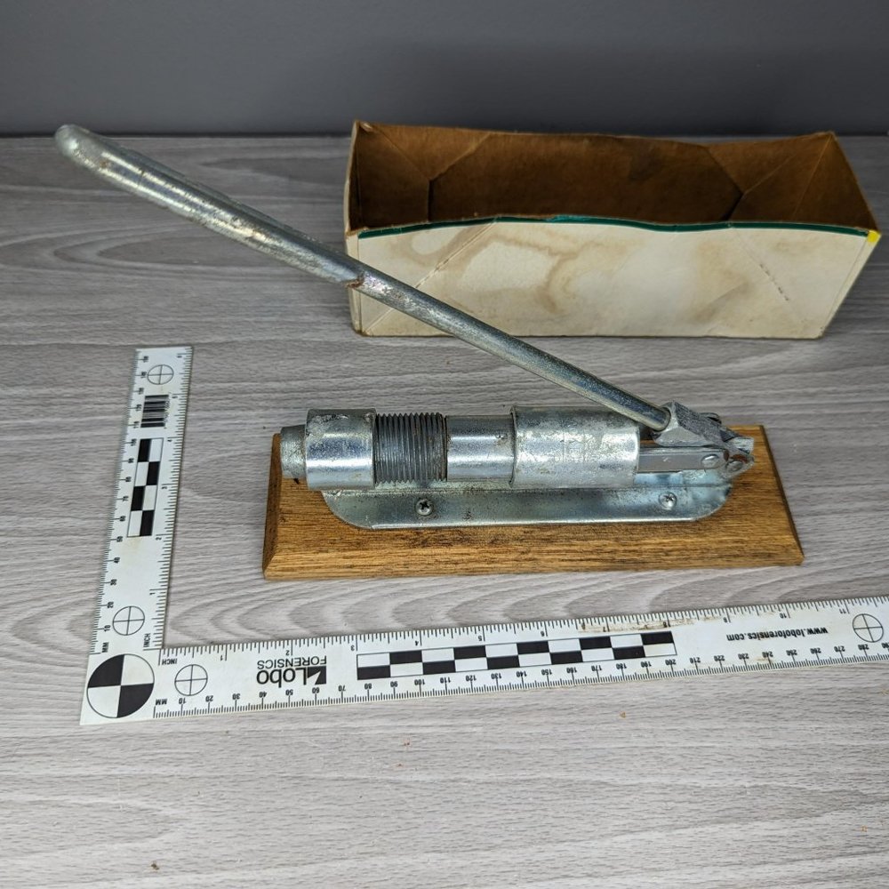Vintage Reed's Rocket Nut Cracker R-300 w/Original Box - Picture 9 of 10